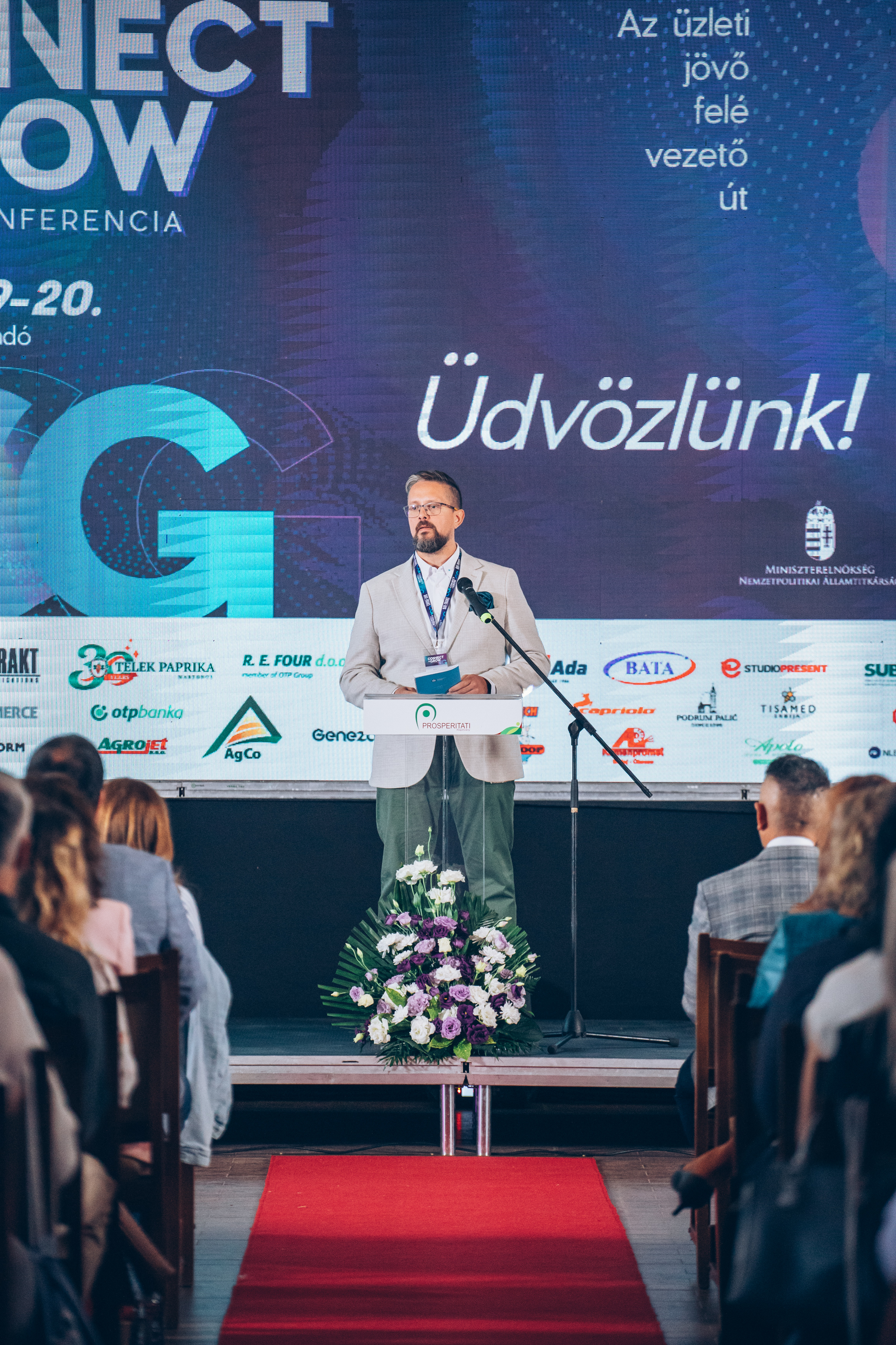 Összekapaszkodás révén előrehaladni